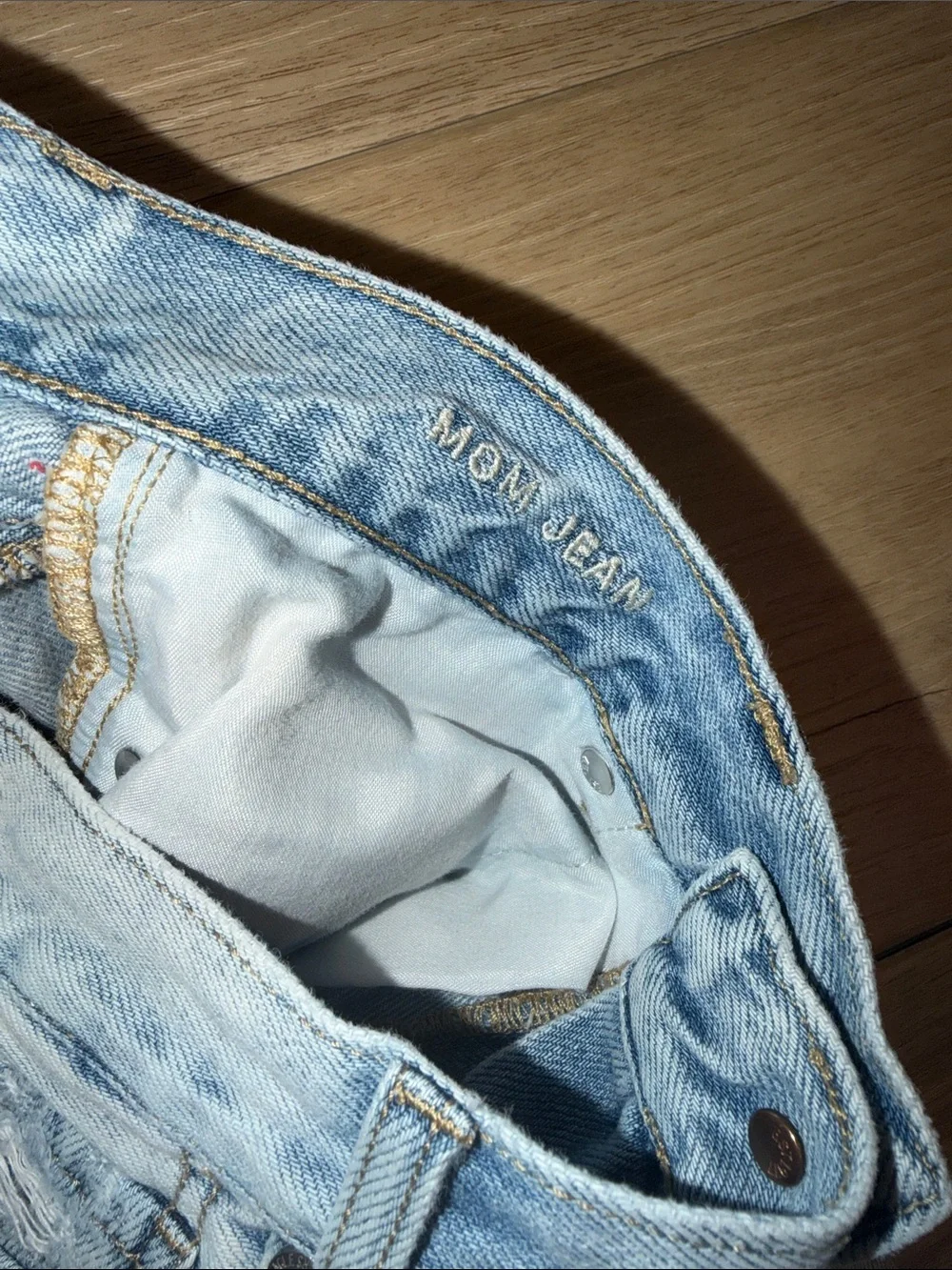 American Eagle Outfitters Light Blue mom  Jeans size 4 short